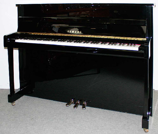 Klavier-Yamaha-B2-schwarz-J25160451-1-a